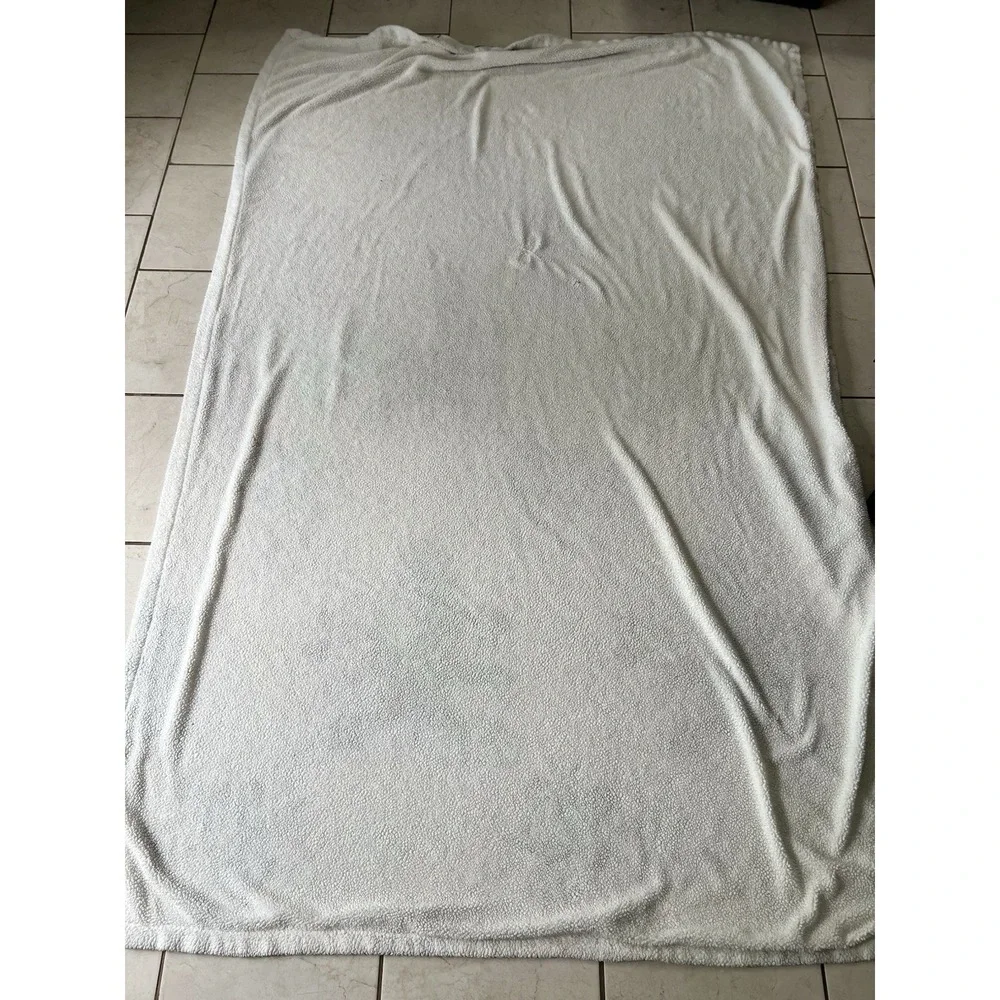 Disney Mickey Minnie Christmas Oversized Sherpa Throw Blanket 58x86 Ice Skating